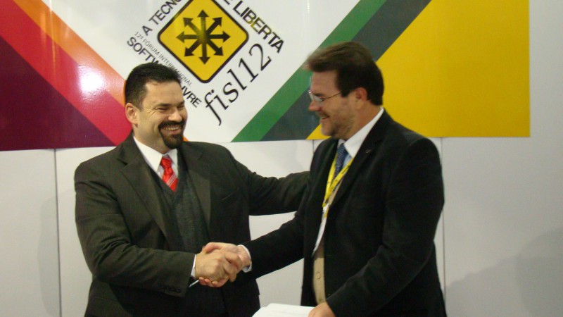 O DIRETOR PRESIDENTE DA FADERS, CLÁUDIO SILVA E O SECRETÁRIO NACIONAL DE LOGÍSTICA E TECNOLOGIA DE INFORMAÇÃO, DELFINO NATAL DE SOUZA. FOTO: ROGERIO SANTOS.