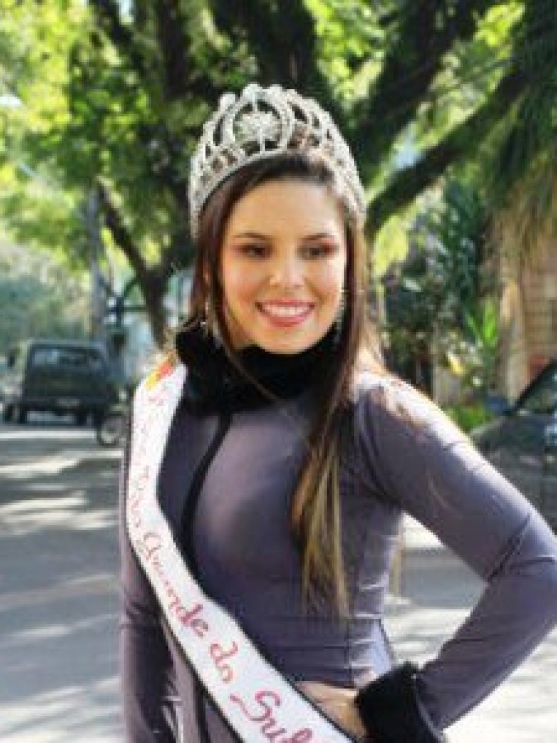 Giselle com a coroa e a faixa de mis Rio Grande do Sul. FOTO: ARQUIVO PESSOAL