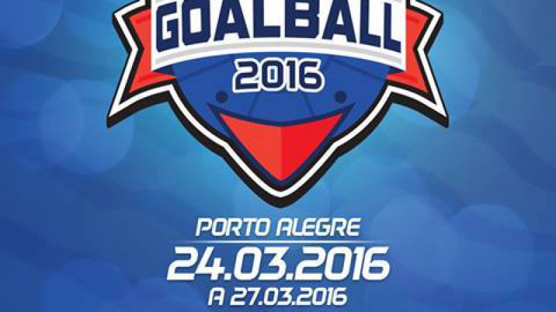 Descrição da imagem: Banner em formato de um quadrado. Fundo com tons de azul forte e claro, lembrando a ideia de nuvens sobrepostas. Ao centro, em destaque brasão do evento, composto por uma bola azul, tendo a sua frente uma faixa branca e em caixa