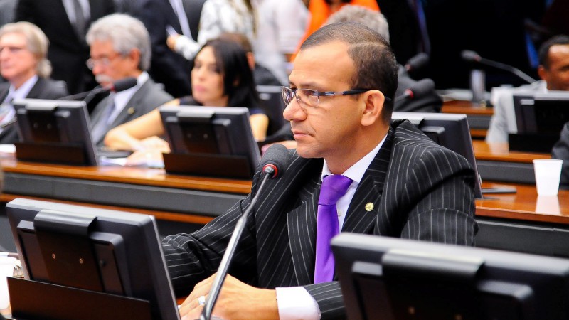 1507541243Carlos_Gomes_em_comissao_2_por_Douglas_Gomes.jpg