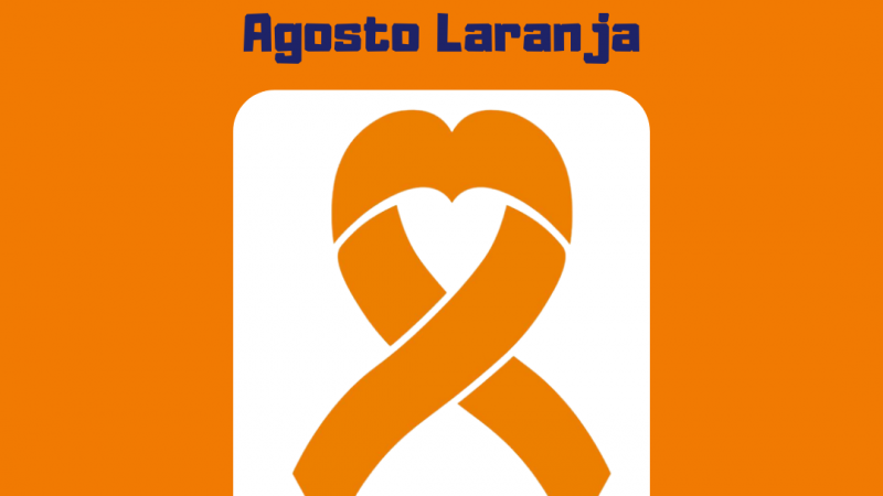 Cartão com fundo na cor laranja. No alto, está escrito Agosto Laranja. Ao centro, dentro de um quadro na cor branca, o laço laranja, em cuja volta há o desenho de um coração. Abaixo, o texto Mês de conscientização sobre as Altas Habilidades ou Superdotação. No rodapé, com fundo branco, as logomarcas da FADERS, do Governo do Estado - Secretaria de Assistência Social e o Selo de 50 anos da FADERS.