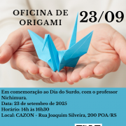 O card tem como destaque uma fotografia de duas mãos abertas segurando uma dobradura de origami em forma de tsuru azul. Na parte superior está escrito: “OFICINA DE ORIGAMI – 23/09”.

Na área inferior, sobre um fundo azul claro, aparecem as informações do evento:
Em comemoração ao Dia do Surdo, com o professor Nichimura.
Data: 23 de setembro de 2025

Horário: 14h às 16h30

Local: CAZON – Rua Joaquim Silveira, 200 – Porto Alegre/RS

Também consta a frase: “Inscrições gratuitas pelo QR Code ou link no texto”, acompanhada de um QR CodeNo rodapé, estão as logomarcas da FADERS Acessibilidade e Inclusão e do Governo do Estado do Rio Grande do Sul – Secretaria de Desenvolvimento Social.